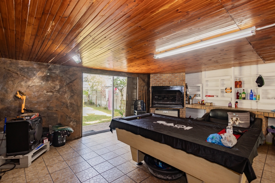 5 Bedroom Property for Sale in Ruyterwacht Western Cape